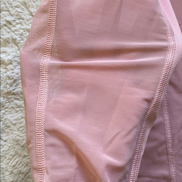 Light pink leggings with mesh and pockets - Picture 2 of 3